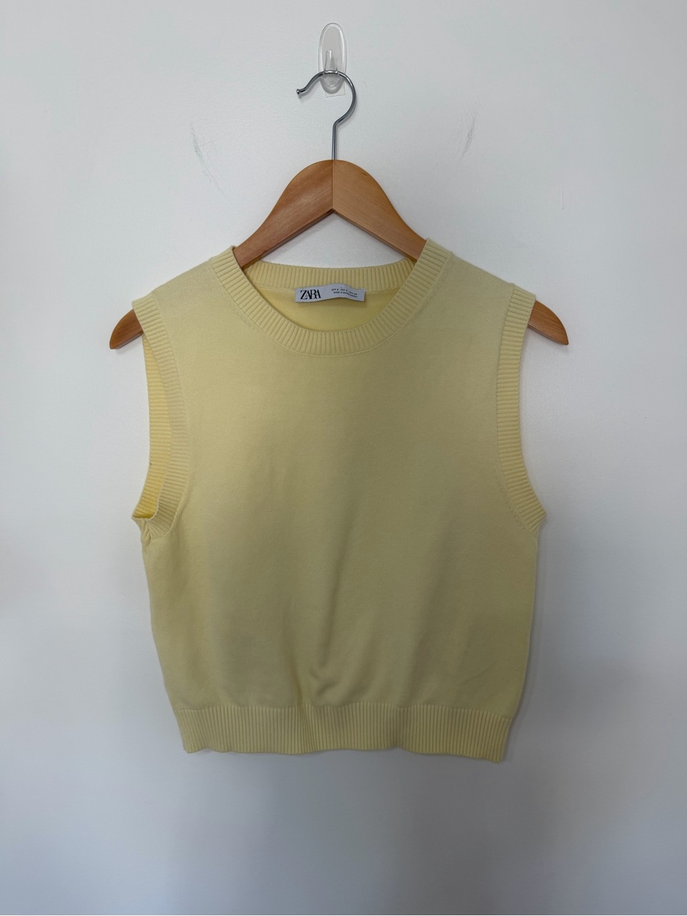 Zara Yellow Knit Sweater Vest Sleeveless Crewneck Preppy Minimalist Top Size S